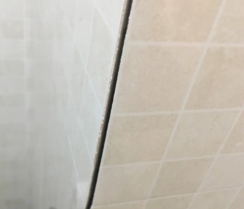 淮南瓷砖空鼓维修公司分享阳台瓷砖脱落的修复过程可以分为以下几个步骤