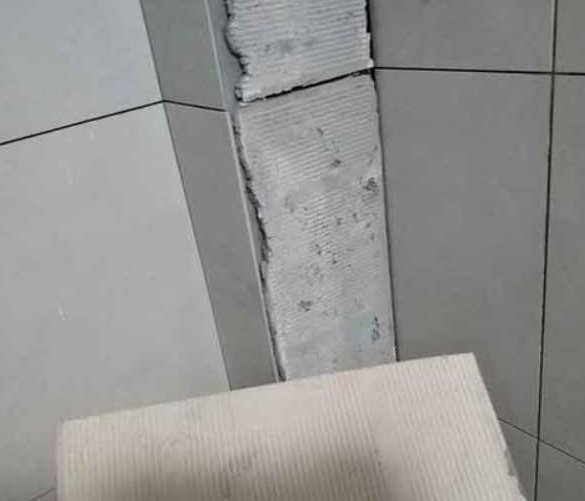 淮南瓷砖空鼓维修公司分享下厨房瓷砖脱落的补救措施。